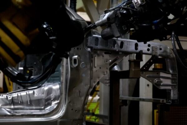 Aranceles_de_EE__UU__sacudira_n_la_industria_automotriz_canadiense___ video poster