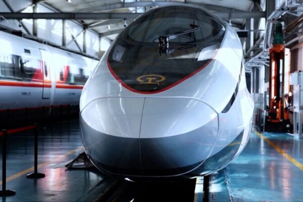 CR450 de China: El tren de alta velocidad más rápido del mundo se acerca a su lanzamiento comercial 🚄✨ CR450_de_China__El_tren_de_alta_velocidad_ma_s_ra_pido_del_mundo_se_acerca_a_su_lanzamiento_comercial___