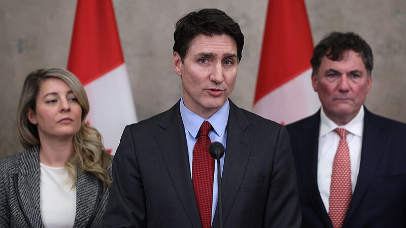 Canada__impone_aranceles_del_25__a_importaciones_de_EE__UU__por__30_000_millones
