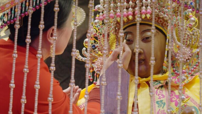 Capturando el Espíritu de Mazu: El Viaje de un Fotógrafo a Través del Estrecho de Taiwán Capturando_el_Espi_ritu_de_Mazu__El_Viaje_de_un_Foto_grafo_a_Trave_s_del_Estrecho_de_Taiwa_n video poster