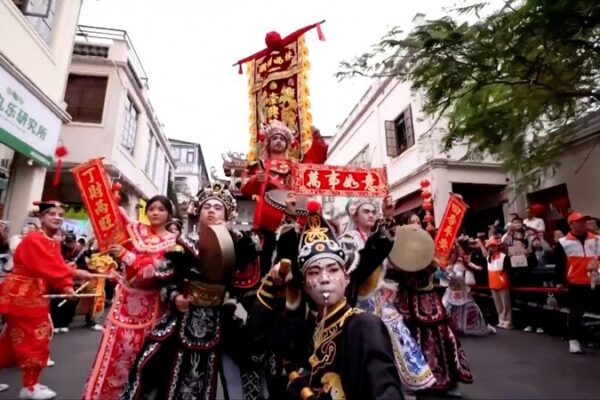 Celebra el Festival de Primavera: Las antiguas tradiciones de China iluminan el Año Nuevo ✨ Celebra_el_Festival_de_Primavera__Las_antiguas_tradiciones_de_China_iluminan_el_An_o_Nuevo__ video poster
