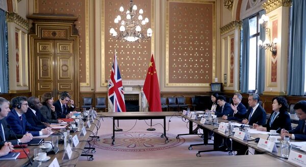 China_Reino_Unido_impulsan_la_cooperacio_n_en_IA_y_clima_en_un_dia_logo_estrate_gico