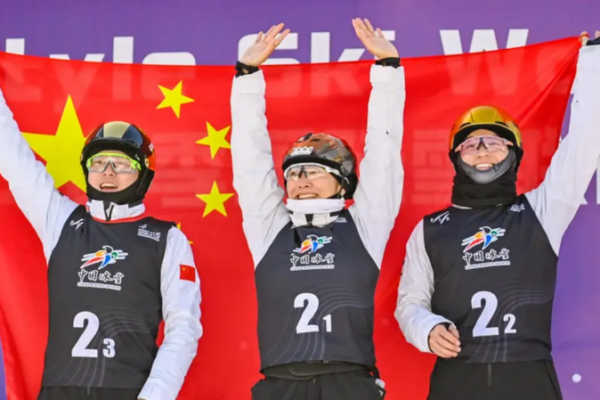 China_domina_los_ae_reos_por_equipos_mixtos_en_la_Copa_del_Mundo_de_FIS_Freeski____