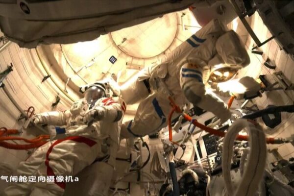 China finaliza las tripulaciones para las misiones Shenzhou-20 y Shenzhou-21 🚀 China_finaliza_las_tripulaciones_para_las_misiones_Shenzhou_20_y_Shenzhou_21__