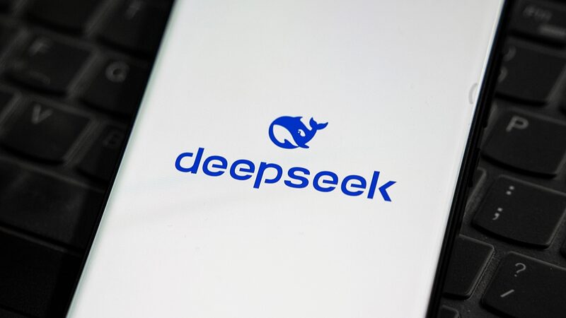 DeepSeek__La_startup_china_de_IA_que_esta__revolucionando_la_escena_tecnolo_gica_global__