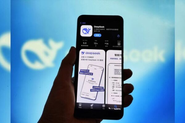 DeepSeek_supera_a_ChatGPT_en_las_listas_de_aplicaciones_de_iPhone___Que__significa_