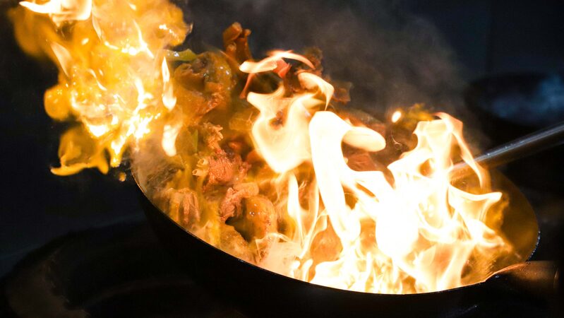 Descubre_el_delicioso_estofado_en_olla_de_hierro_de_Harbin___Un_platillo_obligatorio___ video poster