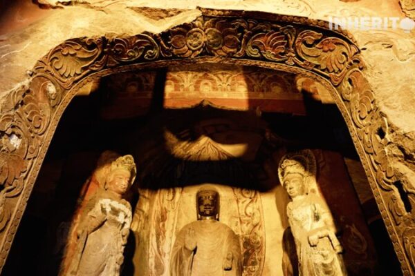 Descubre los Impresionantes Patrones de Madreselva de las Cuevas de Xiangtangshan 🌸 Descubre_los_Impresionantes_Patrones_de_Madreselva_de_las_Cuevas_de_Xiangtangshan__