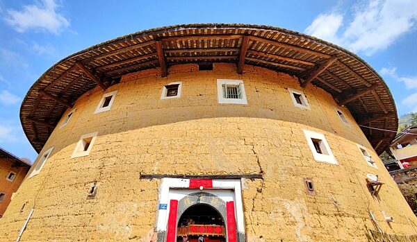 Descubre_los_majestuosos_tulou_de_Fujian_en_el_condado_de_Yongding___ video poster