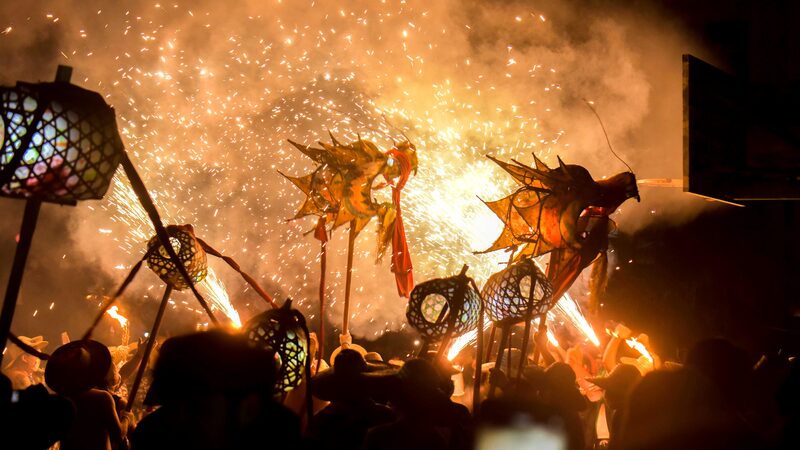 El_Festival_de_Bombardeo_del_Drago_n_en_Guizhou_Ilumina_la_Noche___