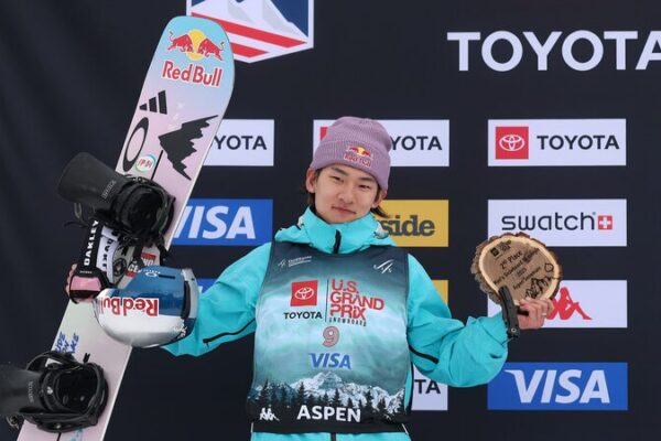 El chino Su Yiming vuela hacia la plata en la Copa Mundial de Snowboard en Aspen 🏂🥈 El_chino_Su_Yiming_vuela_hacia_la_plata_en_la_Copa_Mundial_de_Snowboard_en_Aspen___