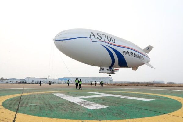 El_dirigible_ele_ctrico_AS700D_de_China_logra_su_exitoso_vuelo_inaugural