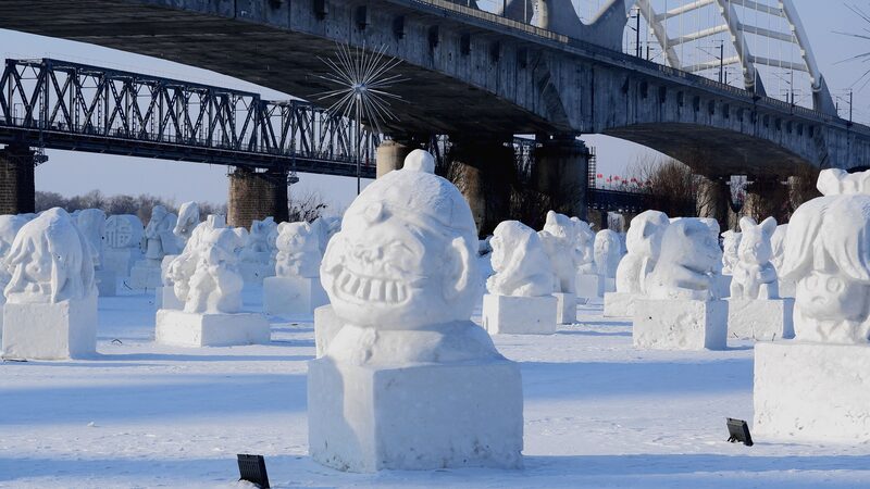 El_pai_s_de_las_maravillas_nevadas_de_Harbin__adorables_mun_ecos_de_nieve_iluminan_el_ri_o_Songhua