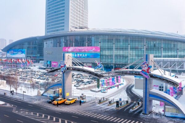 El relevo de la antorcha enciende los Juegos Asiáticos de Invierno 2025 en Harbin 🎉 El_relevo_de_la_antorcha_enciende_los_Juegos_Asia_ticos_de_Invierno_2025_en_Harbin__ video poster