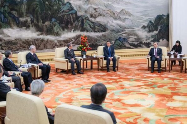 __El_viceprimer_ministro_chino_invita_a_las_empresas_japonesas_a_invertir_en_el_crecimiento_de_China______