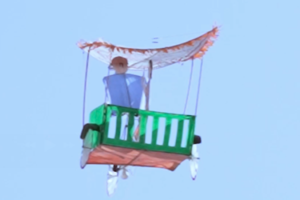 Eleva_ndose_Alto__La_Tradicio_n_Atemporal_de_Volar_Cometas_en_Peki_n__ video poster