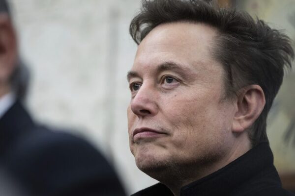 Elon_Musk_amenaza_con_despedir_a_empleados_federales_en_medio_de_la_resistencia_de_la_Casa_Blanca