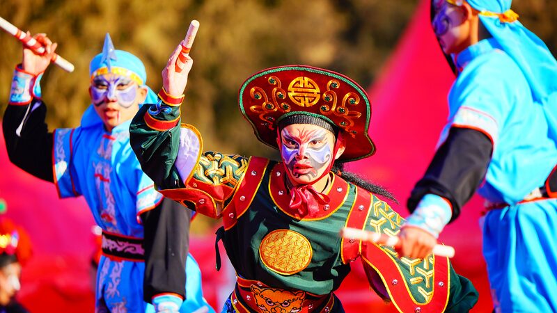 Feria_del_Templo_del_Parque_Ditan_de_Peki_n__Una_Fusio_n_Vibrante_de_Arte_y_Herencia__