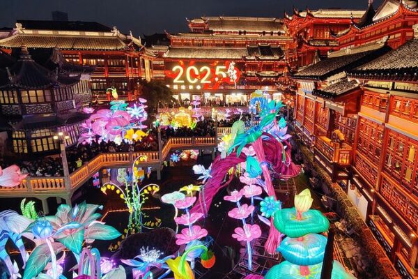 Frenesí Festivo: El Festival de Primavera Impulsa la Economía de China 🚀 Frenesi__Festivo__El_Festival_de_Primavera_Impulsa_la_Economi_a_de_China__