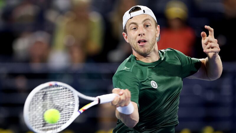 Griekspoor_sorprende_a_Medvedev_y_asegura_un_lugar_en_las_semifinales_del_Campeonato_de_Duba_i__