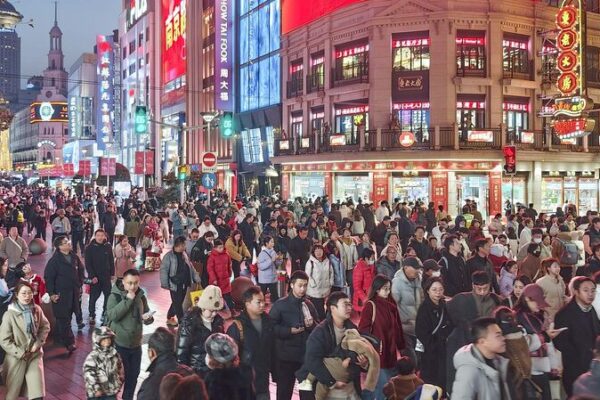 He_Yongqian__El_mercado_de_consumo_de_China_en_camino_hacia_un_crecimiento_constante_en_el_primer_trimestre__