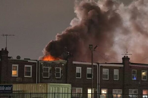 Impactante accidente de avión cerca del centro comercial Roosevelt de Filadelfia captado en cámara de timbre Impactante_accidente_de_avio_n_cerca_del_centro_comercial_Roosevelt_de_Filadelfia_captado_en_ca_mara_de_timbre video poster