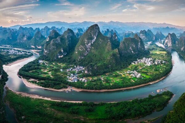 La belleza escénica de Guilin inspira mundos icónicos en Star Wars y Genshin Impact La_belleza_esce_nica_de_Guilin_inspira_mundos_ico_nicos_en_Star_Wars_y_Genshin_Impact video poster
