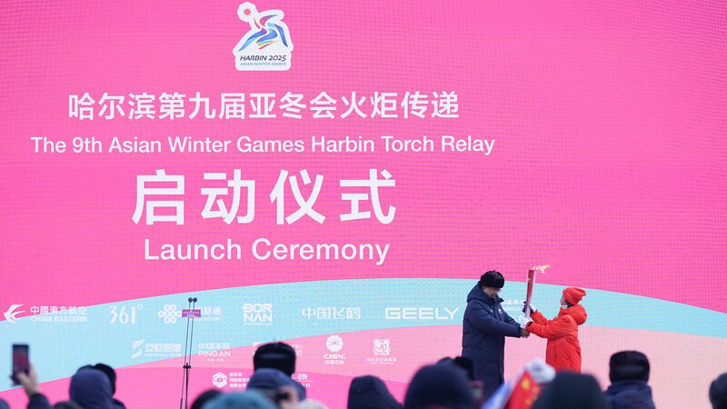 La_llama_enciende_la_emocio_n__el_relevo_de_la_antorcha_de_los_Novenos_Juegos_Asia_ticos_de_Invierno_concluye_en_Harbin