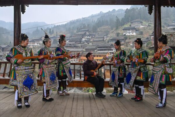 Las canciones de pipa de los Dong impulsan el turismo en el pueblo de Wanzhai, Guizhou 🎶🌄 Las_canciones_de_pipa_de_los_Dong_impulsan_el_turismo_en_el_pueblo_de_Wanzhai__Guizhou___