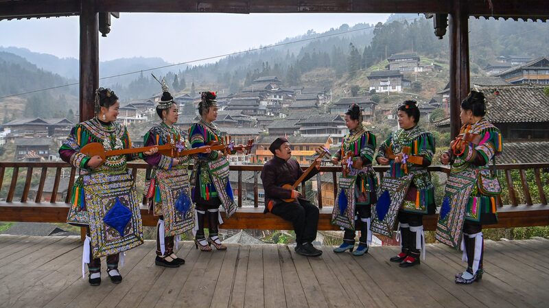 Las_canciones_de_pipa_de_los_Dong_impulsan_el_turismo_en_el_pueblo_de_Wanzhai__Guizhou___
