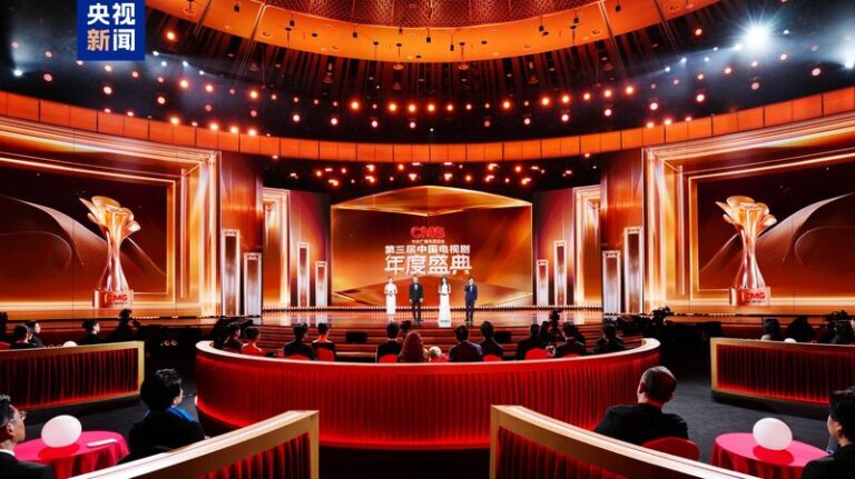 Las_estrellas_brillan_en_la_Tercera_Ceremonia_de_Dramas_de_TV_China_de_CMG_en_Beijing__