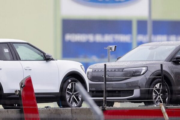 Los aranceles de Trump pueden aumentar los precios de los automóviles en EE.UU. en $5,790 🚗💰 Los_aranceles_de_Trump_pueden_aumentar_los_precios_de_los_automo_viles_en_EE_UU__en__5_790___