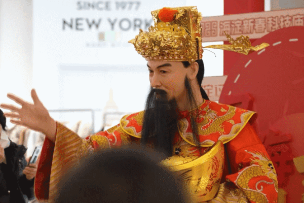 _Los_robots_se_roban_el_especta_culo_en_el_Festival_de_Primavera_de_China___