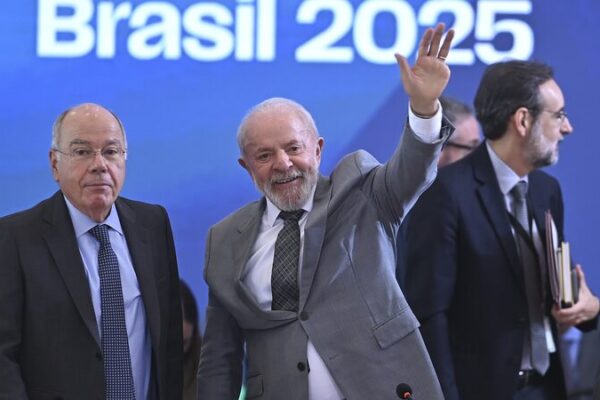 Lula lidera a BRICS hacia un mundo más justo y multipolar 🌍 Lula_lidera_a_BRICS_hacia_un_mundo_ma_s_justo_y_multipolar__