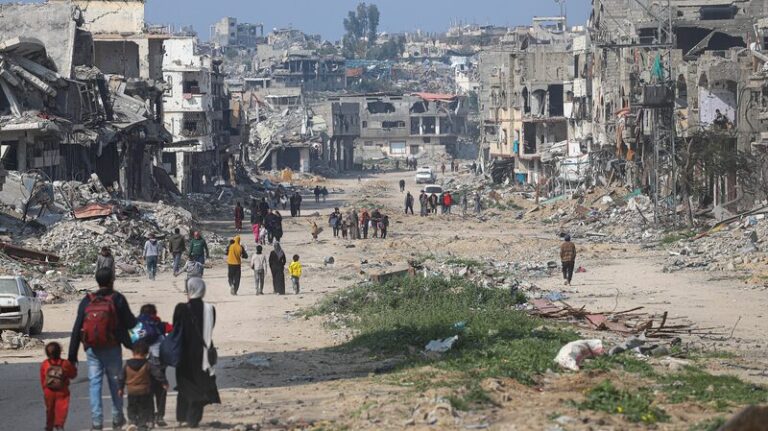 Más de 500,000 palestinos regresan al norte de Gaza tras alto al fuego ✌️ Ma_s_de_500_000_palestinos_regresan_al_norte_de_Gaza_tras_alto_al_fuego___