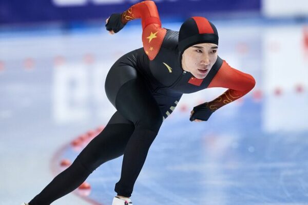 Patinadora_china_Han_Mei_brilla_con_plata_en_la_Copa_del_Mundo_en_Polonia____