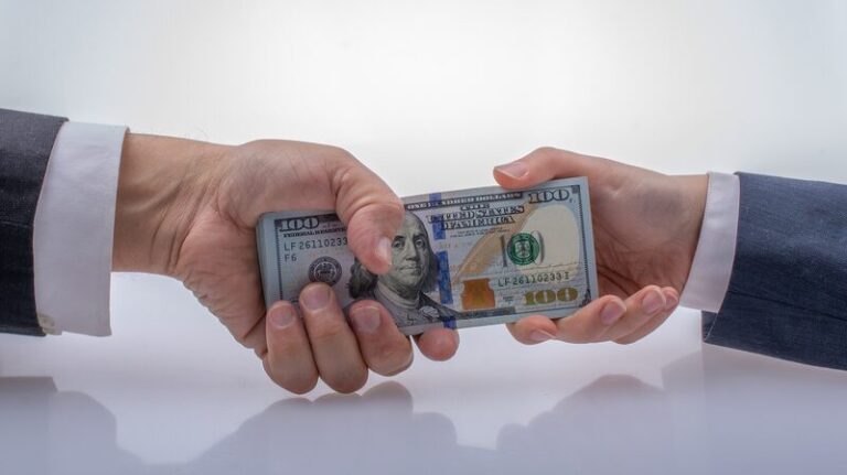 Por qué las amenazas, sanciones y la dominación del dólar están perdiendo su control 🌐💱 Por_que__las_amenazas__sanciones_y_la_dominacio_n_del_do_lar_esta_n_perdiendo_su_control___