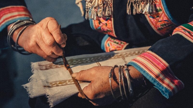 Reviviendo_la_Cultura_Buyi__El_Arte_del_Batik_Tradicional_en_Guizhou___