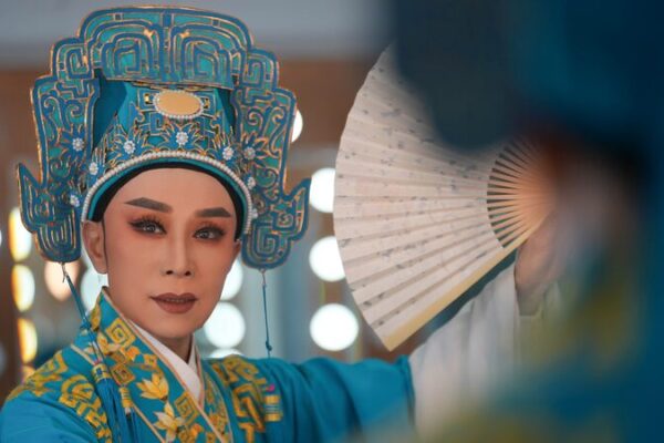 Reviviendo la tradición: El vibrante mundo de la ópera Yueju 🌟 Reviviendo_la_tradicio_n__El_vibrante_mundo_de_la_o_pera_Yueju__