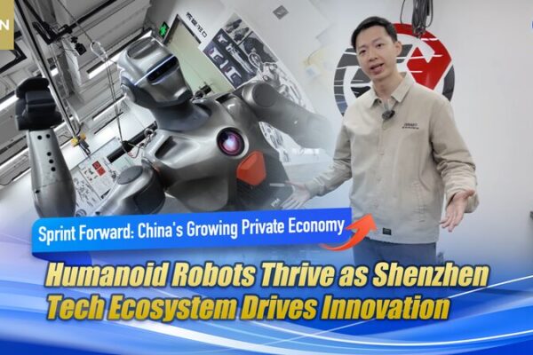 _Robots_humanoides_toman_el_centro_del_escenario_en_el_auge_tecnolo_gico_de_Shenzhen__en_el_continente_chino____ video poster