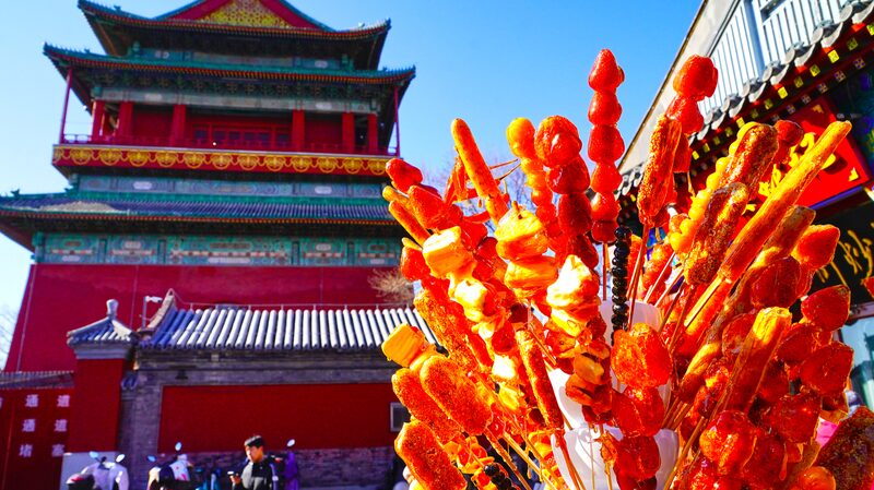 Tendencia_en_la_Torre_del_Tambor_de_Peki_n__Brochetas_de_Frutas_Dulces_y_Picantes_Virales___