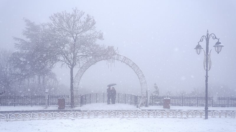 Tormenta_de_nieve_intensa_interrumpe_el_tra_fico_y_las_escuelas_en_toda_Tu_rkiye___