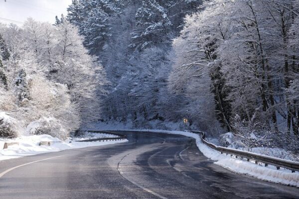 Tormenta de nieve intensa paraliza más de 2,000 caminos en 18 provincias turcas ❄️ Tormenta_de_nieve_intensa_paraliza_ma_s_de_2_000_caminos_en_18_provincias_turcas___