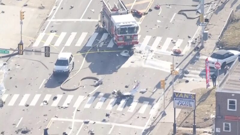 Tra_gico_accidente_de_avio_n_ambulancia_en_Filadelfia_deja_siete_muertos__incluidos_seis_mexicanos video poster