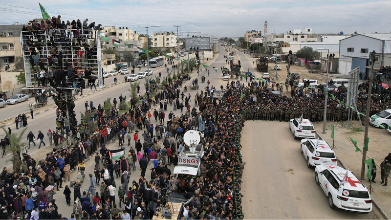 Tregua_Fra_gil__Hama_s_Libera_a_3_Rehenes_Israeli_es_en_Medio_del_Alto_al_Fuego_en_Gaza____
