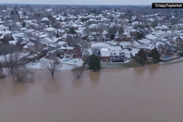 Vórtice Polar Amenaza los Esfuerzos de Recuperación de Inundaciones en Kentucky ❄️ Vo_rtice_Polar_Amenaza_los_Esfuerzos_de_Recuperacio_n_de_Inundaciones_en_Kentucky___ video poster