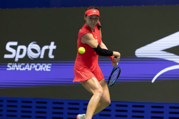 Wang Xinyu cae ante Elise Mertens en semifinales del WTA Singapur 🎾 Wang_Xinyu_cae_ante_Elise_Mertens_en_semifinales_del_WTA_Singapur__