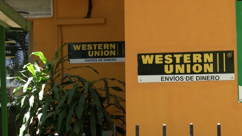 Western Union detiene transferencias de dinero a Cuba, afecta a las familias Western_Union_detiene_transferencias_de_dinero_a_Cuba__afecta_a_las_familias video poster