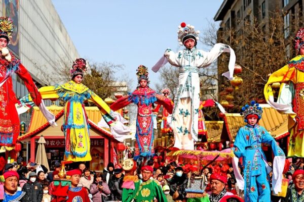 Xi’an ilumina el Año Nuevo Chino con vibrantes presentaciones de Shehuo 🎉🐉 Xi_an_ilumina_el_An_o_Nuevo_Chino_con_vibrantes_presentaciones_de_Shehuo___