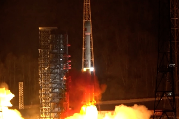 El continente chino lanza el satélite de retransmisión de datos Tianlian II-04 El continente chino lanza el satélite de retransmisión de datos Tianlian II-04 video poster